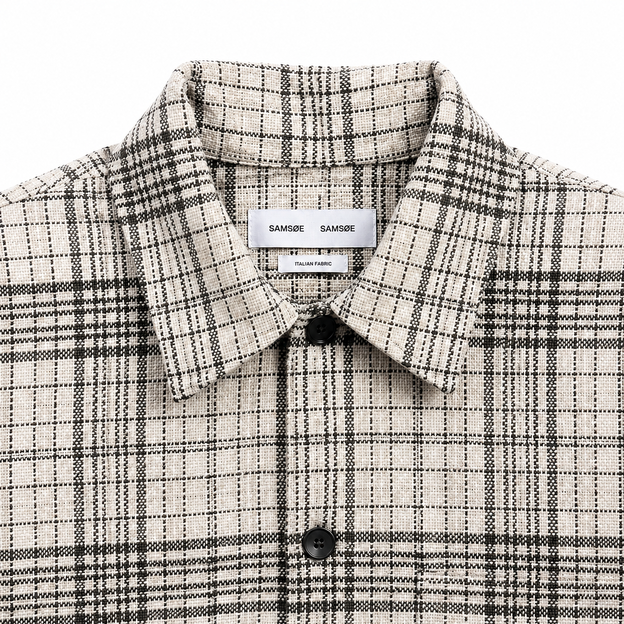 Samsøe Samsøe Taka JS overshirt i tern, blød trøje med klassisk mønster, vist på en person.