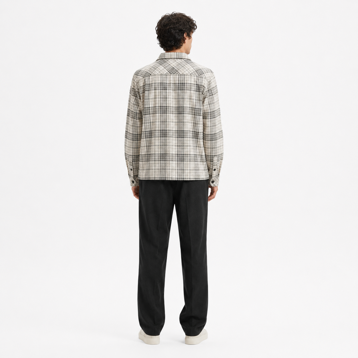 Samsøe Samsøe Taka JS overshirt i tern, afslappet trøje med klassisk ternet mønster og knaplukning.