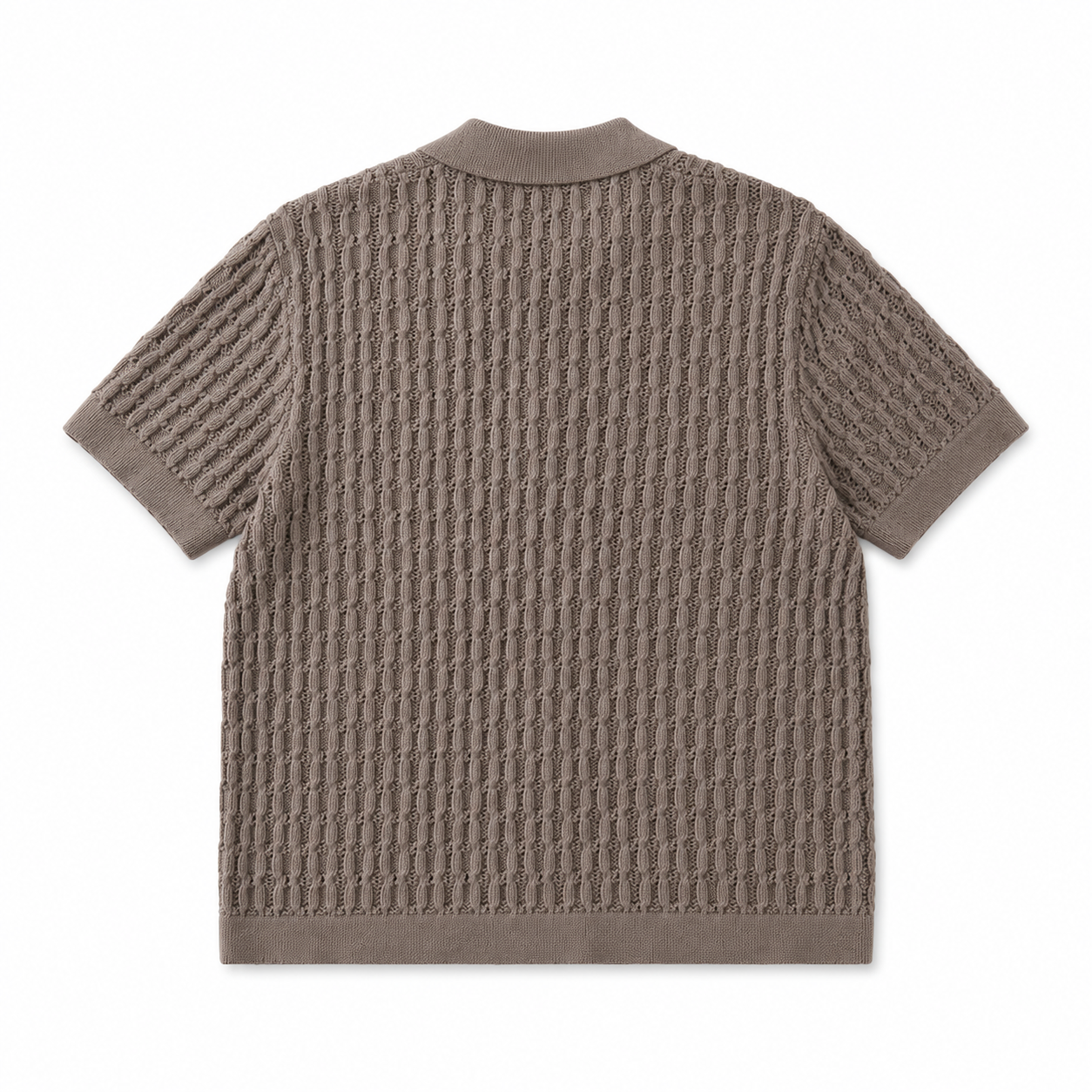 Les Deux taupe kortærmet strikpolo lagt fladt med synlige krave og knapper, perfekt til casual look.