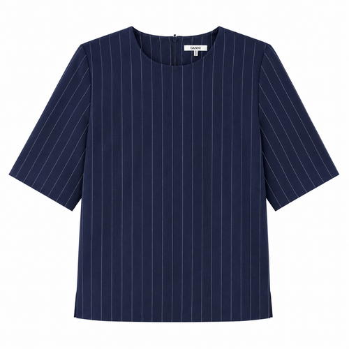 Navyblå stribet Ganni bluse i størrelse 40 med nålestribet mønster og lang ærme, vist på model.
