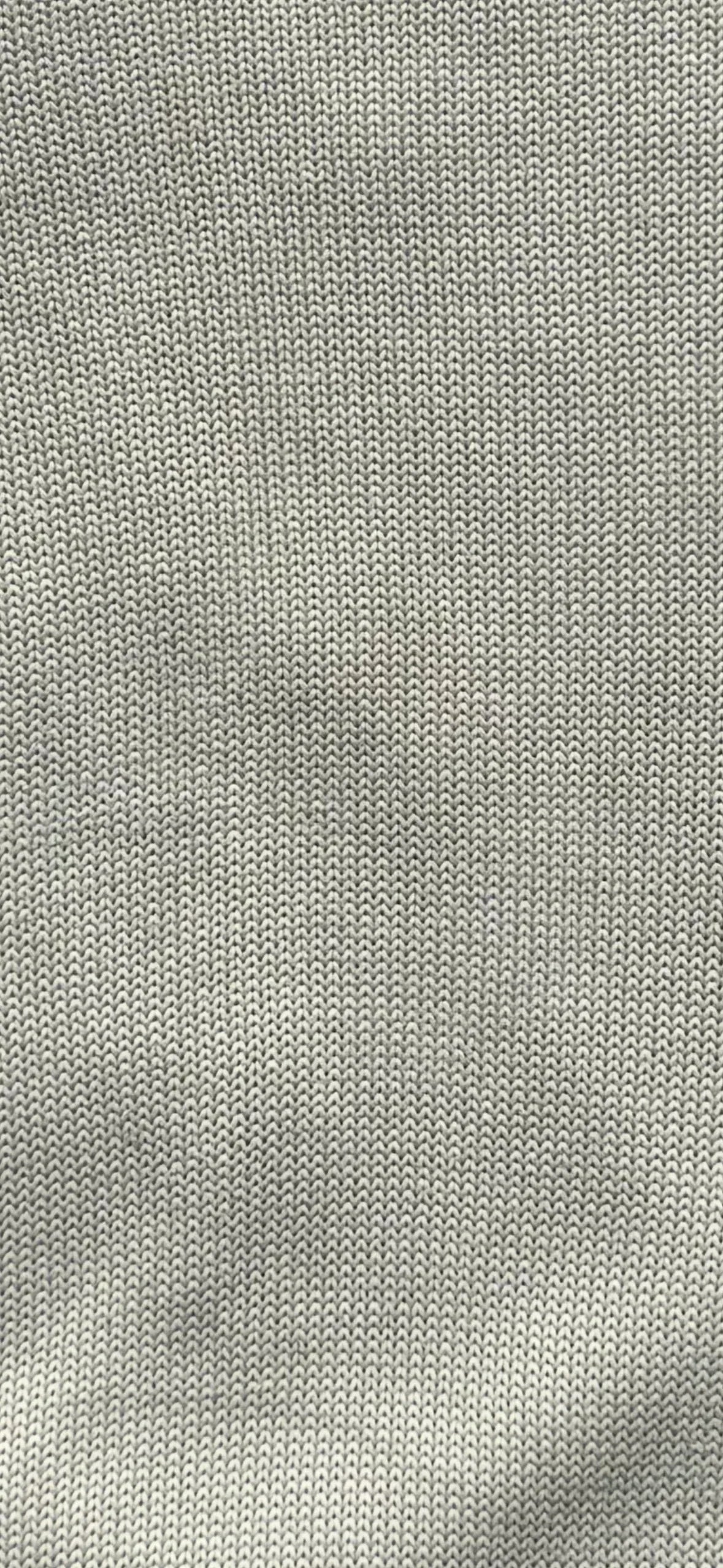 Cream Tommy Jeans striktrøje fra Fabricobe med blødt, komfortabelt design og klassisk stil.