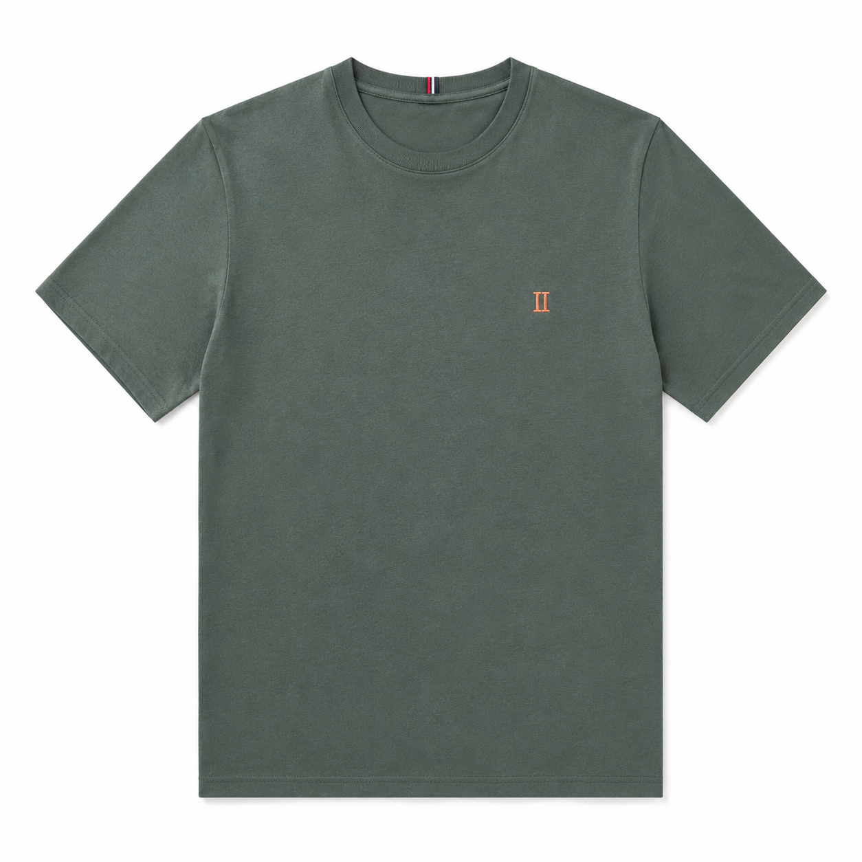 Mørkegrønt Les Deux T-shirt med rund hals og logo foran, afslappet stil, set foran.