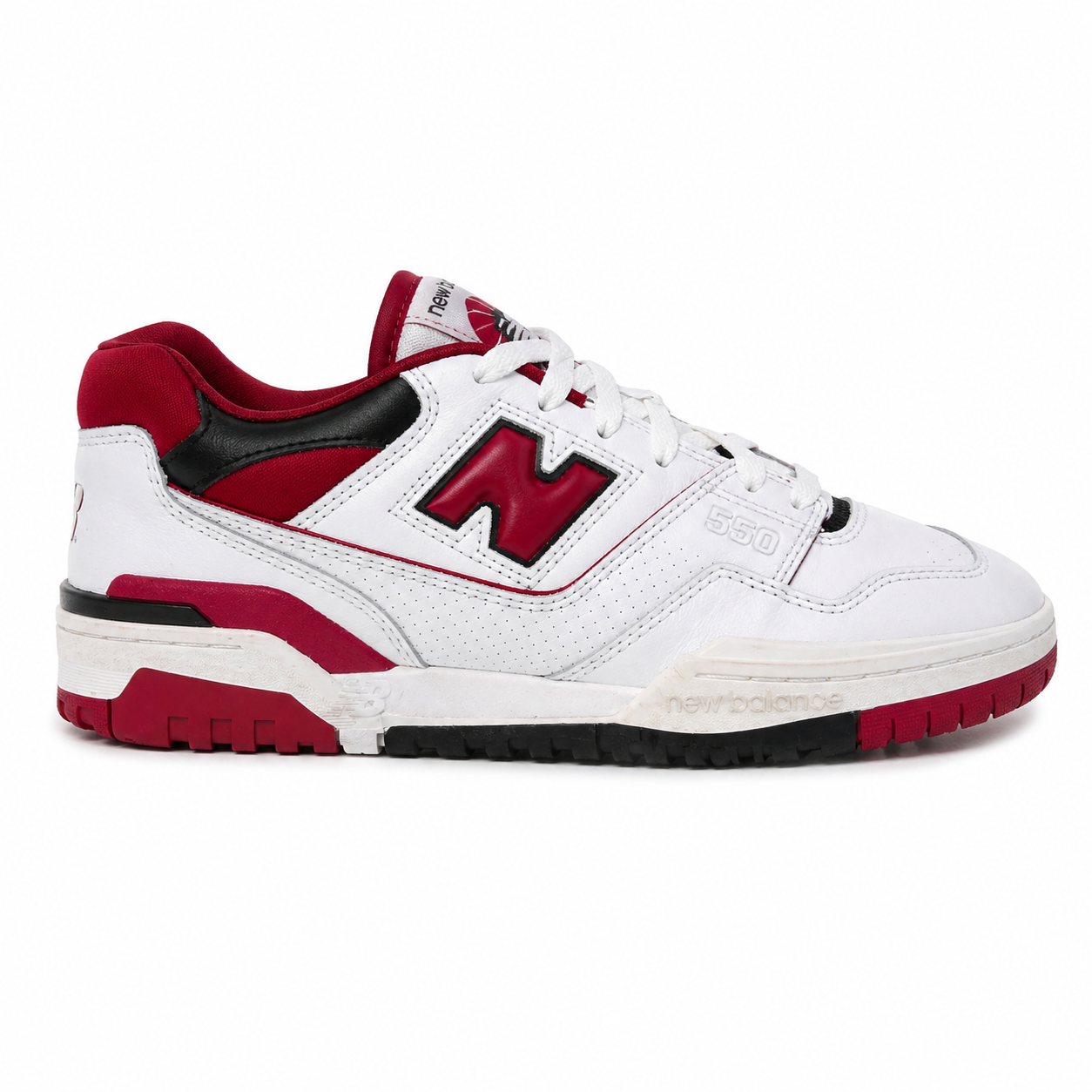 Fabricobe New Balance 550 sneakers i hvid med blå detaljer, vises foran, med luftigt design og sporty stil